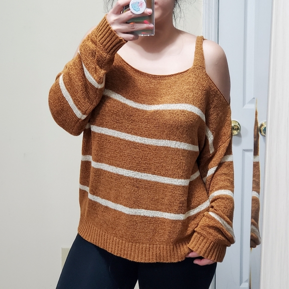 *SOLD Fashion Nova Mustard Cold Shoulder TopLarge - Picture 3 of 6